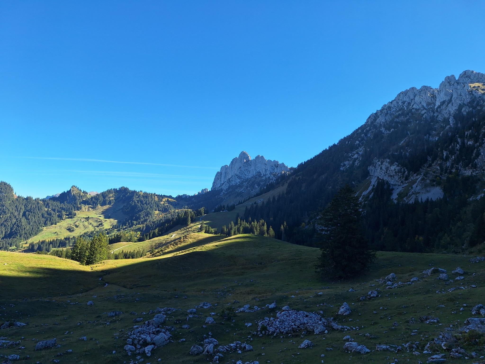 Paysage de montagne au pied des Gastlosen